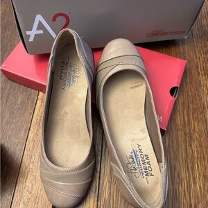 NIB A2 By Aerosoles Women's Beige Flats